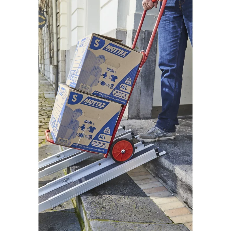 Loading ramp with anti-slip coating – Mottez For Sale - Image 3